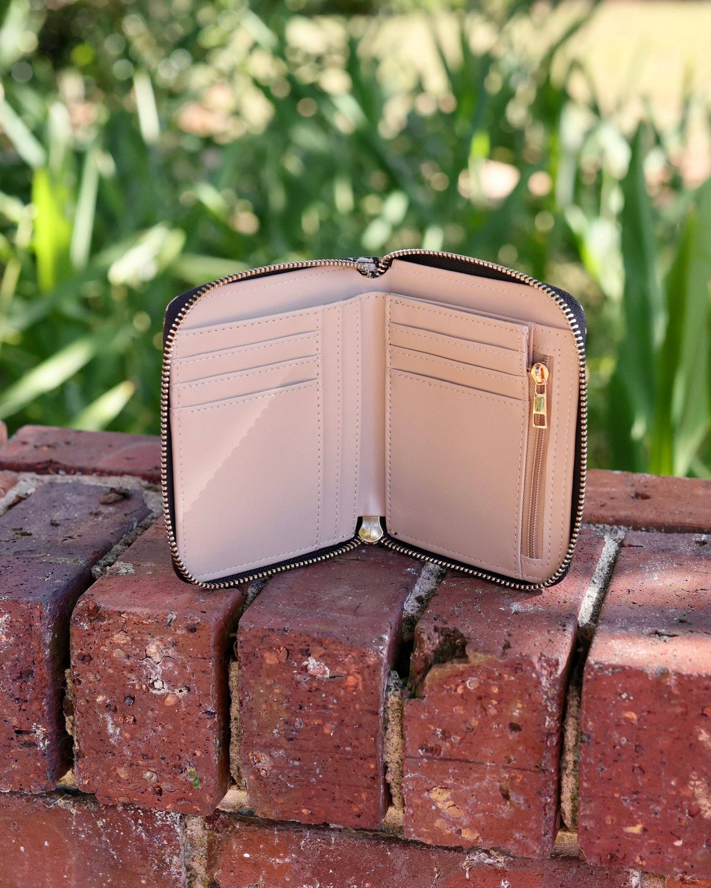 Blakely Wallet Spotted: Default