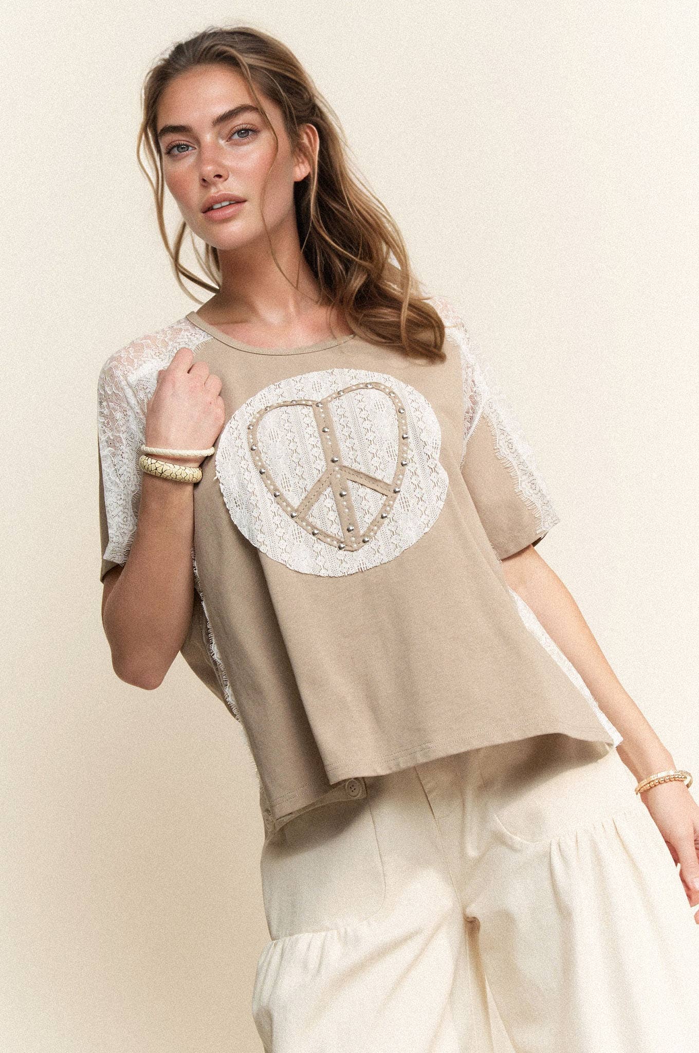 HEART PEACE PATCH LACE PEARL SHORT SLEEVE TOP: Pink / L