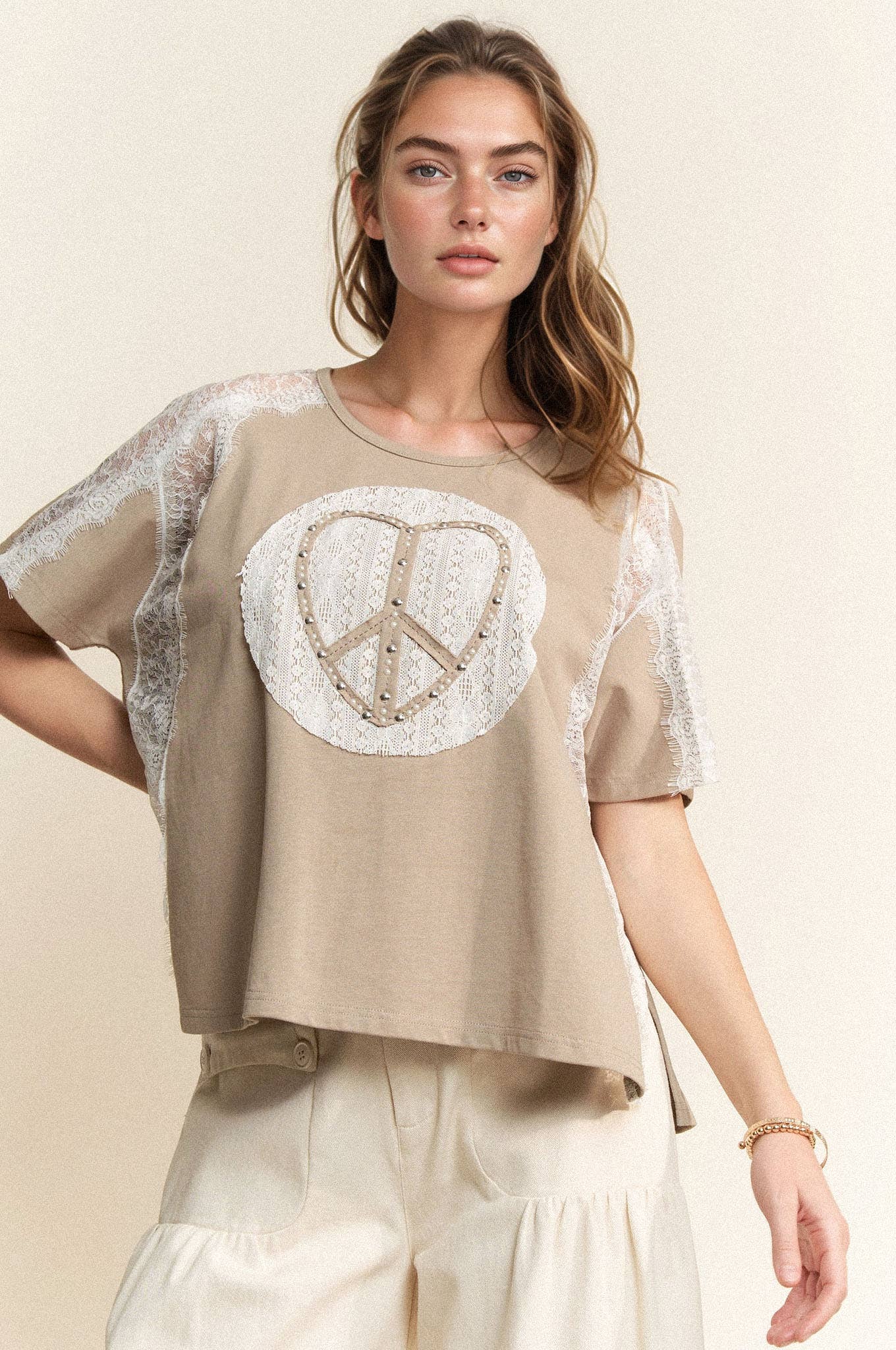 HEART PEACE PATCH LACE PEARL SHORT SLEEVE TOP: Pink / L