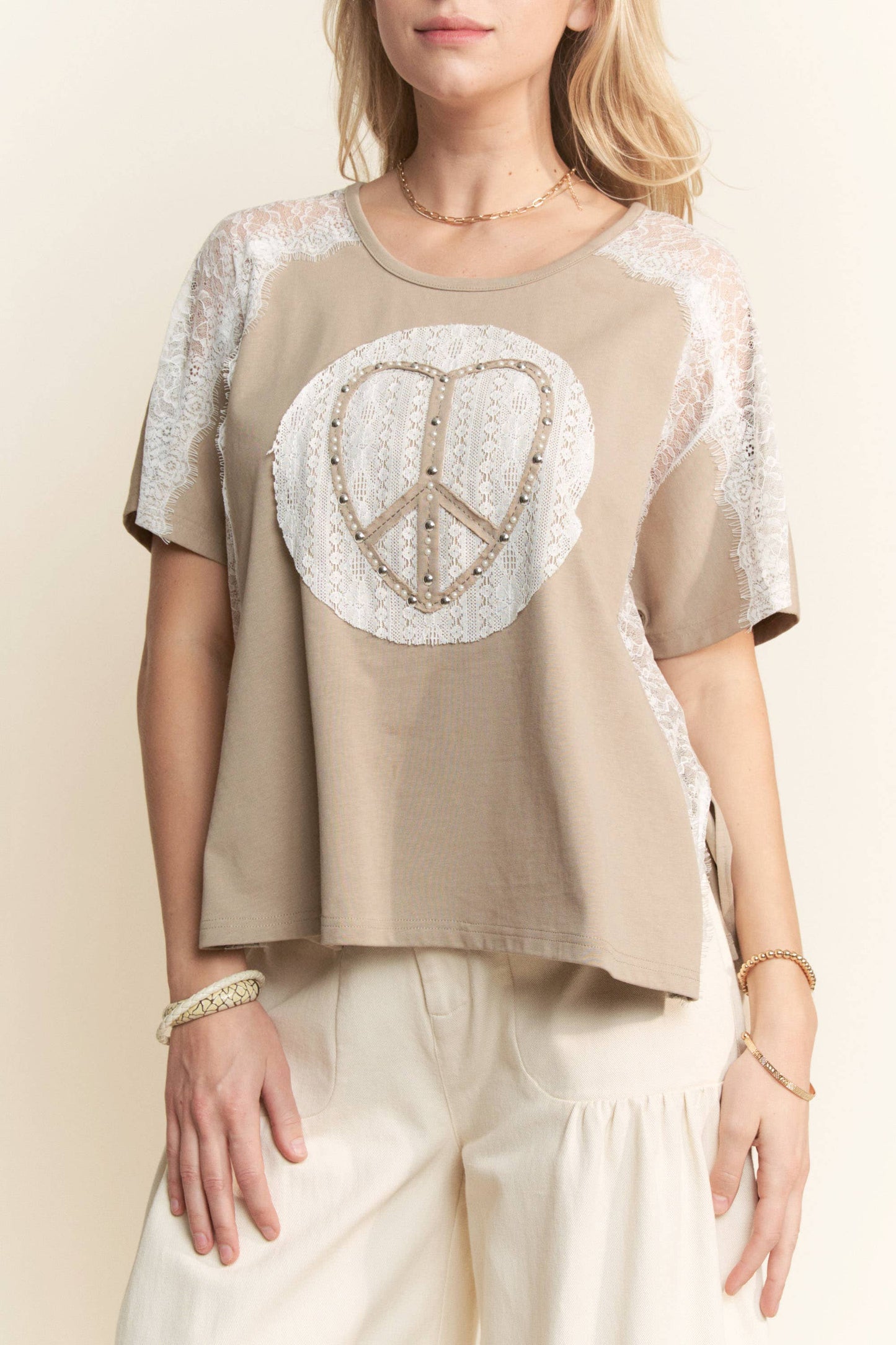 HEART PEACE PATCH LACE PEARL SHORT SLEEVE TOP: Pink / L
